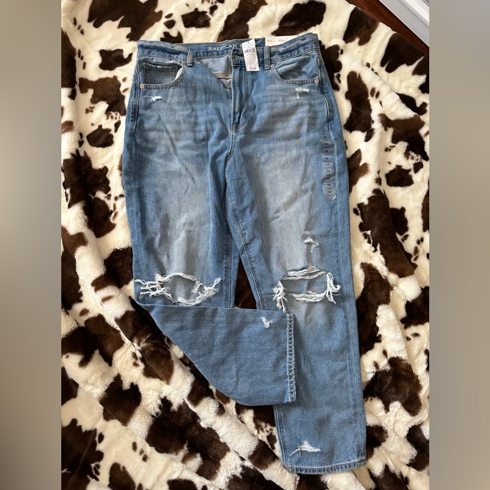 Women’s American Eagle Mom Jeans (12 Short)